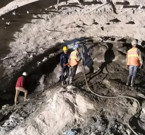 牧野拱顶带模注浆料的施工流程及注意事项